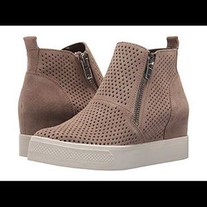 BNWT Steve Madden Wedgie Taupe Suede Sneaks
